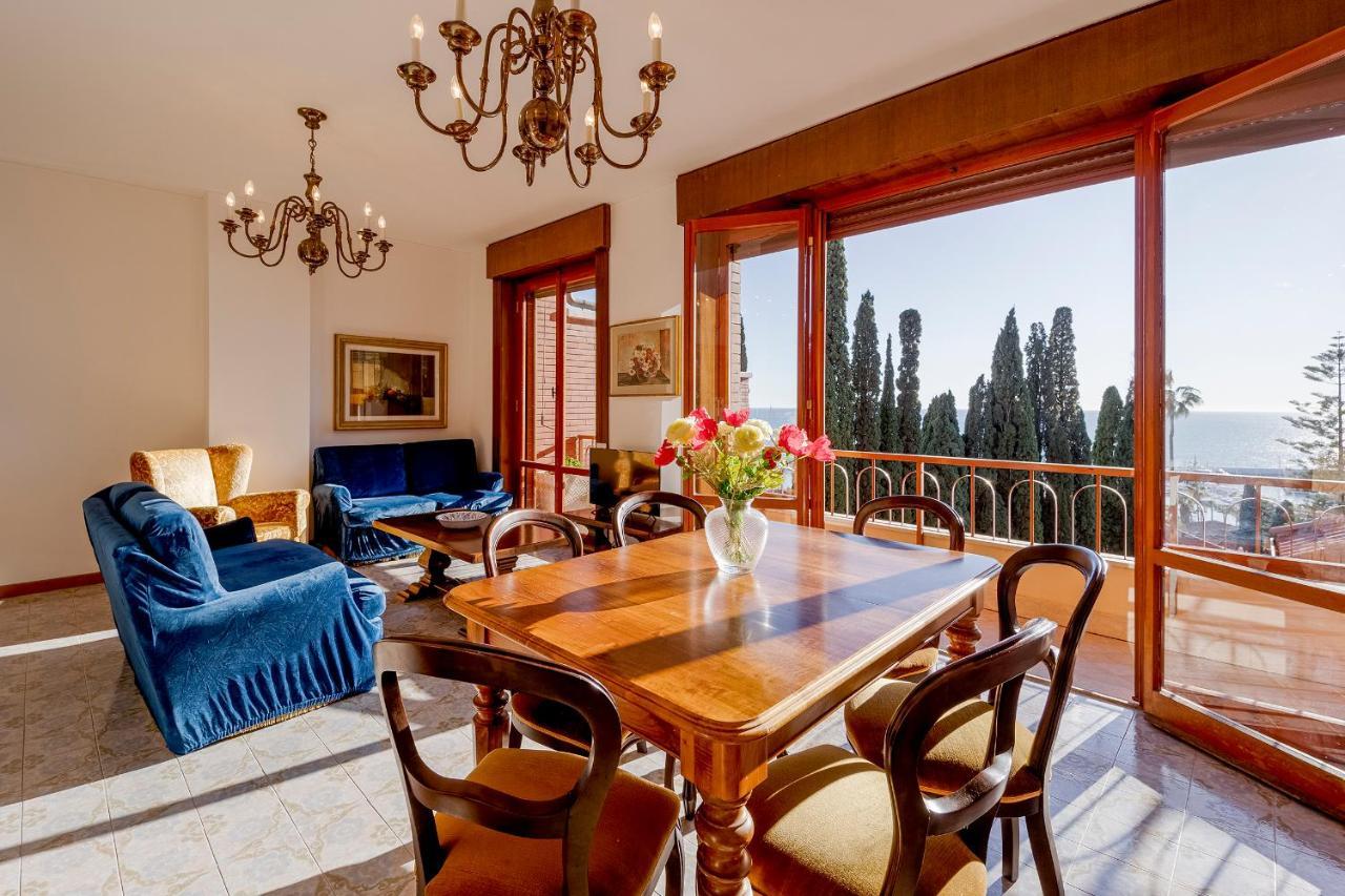 Portosole Attic - With Terrace And Private Parking Daire Sanremo Dış mekan fotoğraf