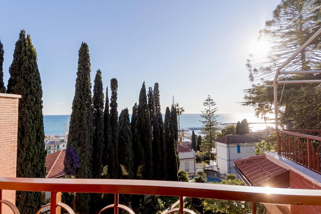 Portosole Attic - With Terrace And Private Parking Daire Sanremo Dış mekan fotoğraf
