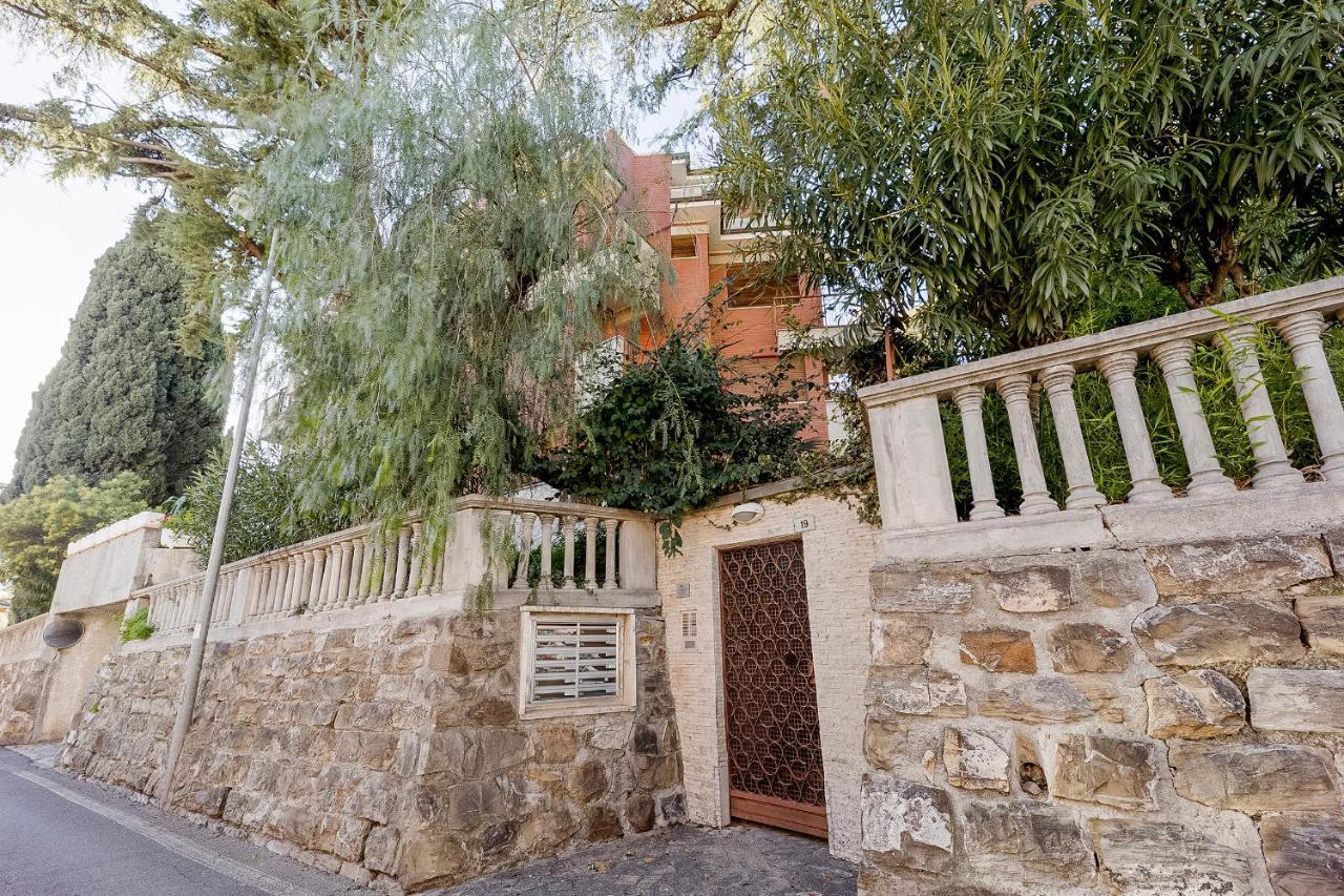Portosole Attic - With Terrace And Private Parking Daire Sanremo Dış mekan fotoğraf