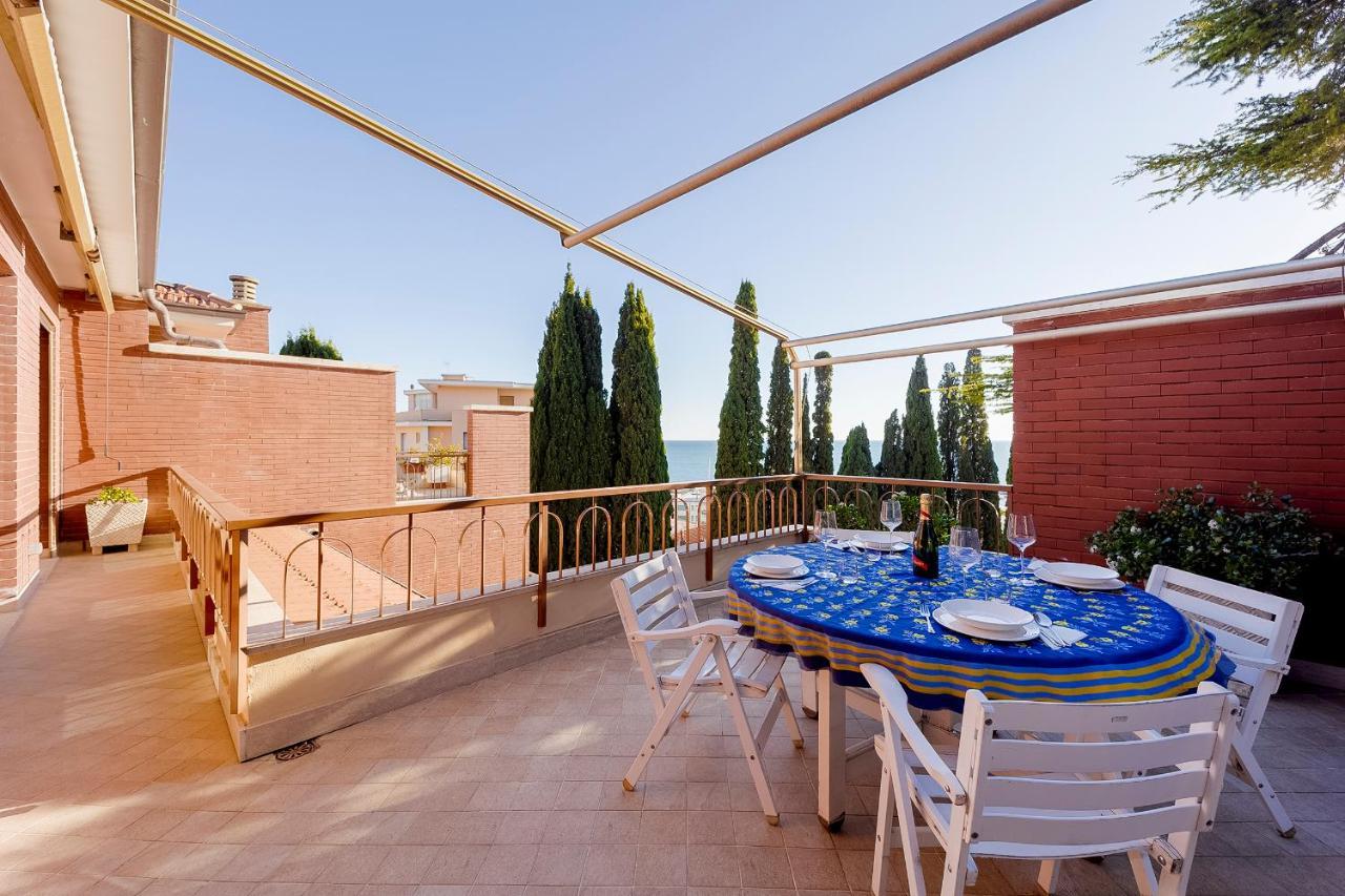 Portosole Attic - With Terrace And Private Parking Daire Sanremo Dış mekan fotoğraf